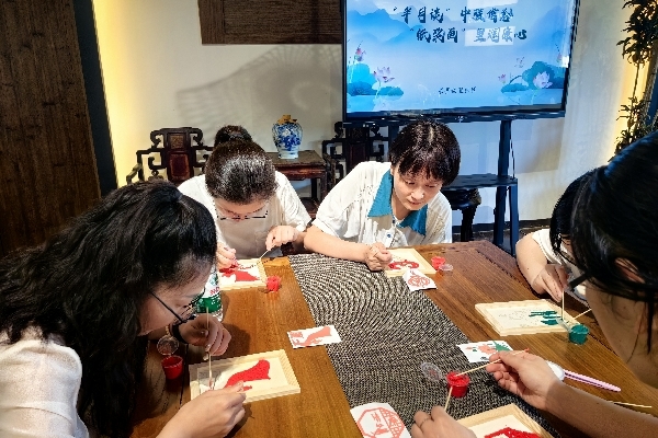 创作现场.jpg 创作现场.jpg